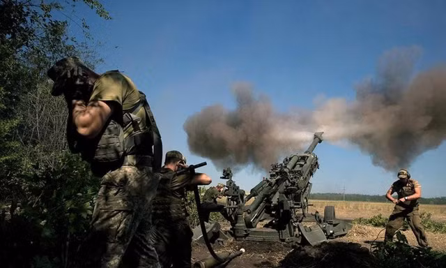 Lực lượng pháo binh tấn công các điểm đóng quân của Nga tại khu vực Donetsk thuộc vùng Donbass phía đông ngày 18/7. Ảnh: New York Times