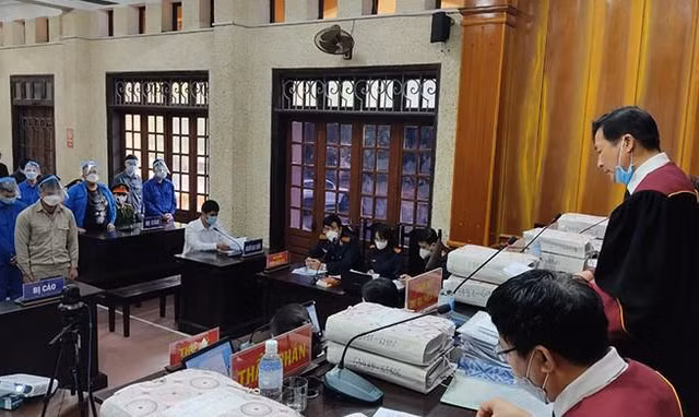 Hoãn tòa xử 'ông trùm' đường dây đánh bạc nghìn tỉ do 3 bị cáo mắc COVID-19