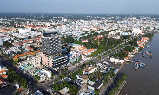Nhiều giám đốc, chủ tịch huyện của tỉnh Tiền Giang nghỉ hưu trước tuổi khi sáp nhập tỉnh.