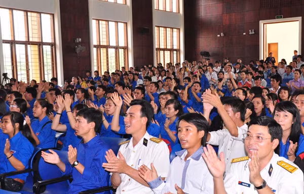 Đoàn hành trình trong buổi giao lưu với giới trẻ Quảng Ngãi