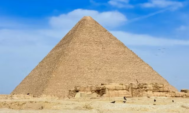 Bản quét tia vũ trụ mới về Đại kim tự tháp Giza có thể tiết lộ 'kho báu khủng'