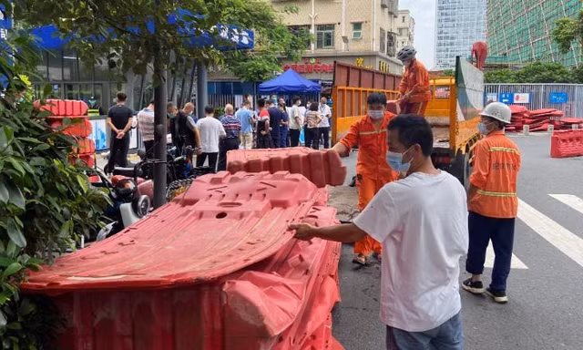 Trung Quốc đóng cửa thị trường điện tử lớn nhất thế giới tại Thâm Quyến 
