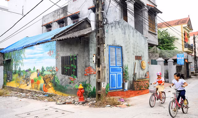 Làng bích hoạ đầu tiên ở Hà Nội
