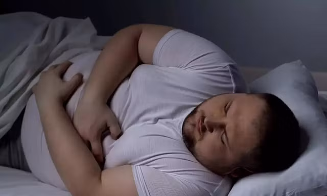 Để bụng đói khi đi ngủ, nên hay không?