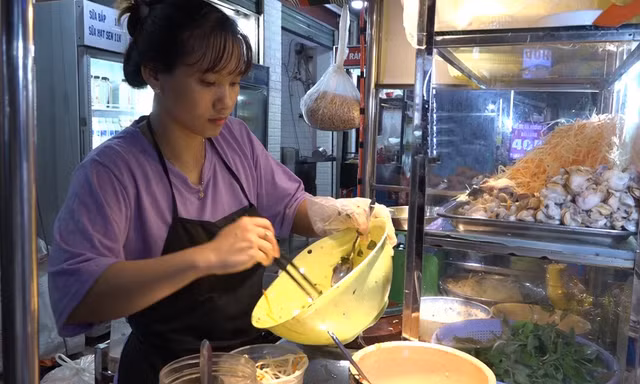 Bỏ việc văn phòng hai cử nhân đi bán gỏi ốc