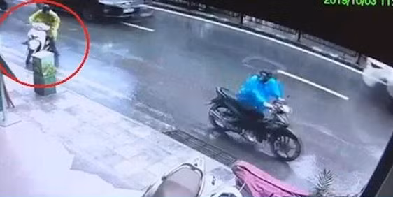 Cảnh trộm bẻ khóa xe SH chưa đến 20 giây ở Hà Nội 