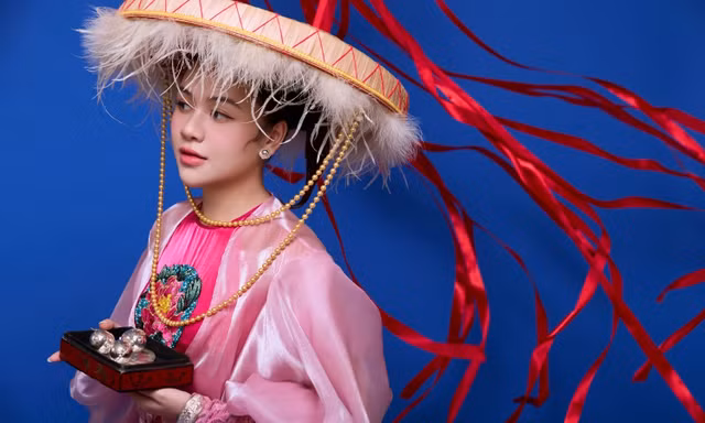 Thủ khoa cao học ngành Âm nhạc đứng chung sân khấu cùng Henry Lau