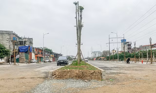 Cận cảnh tuyến đường hơn 250 tỷ đồng nối hai quận mãi chưa hoàn thiện sau nhiều năm thi công
