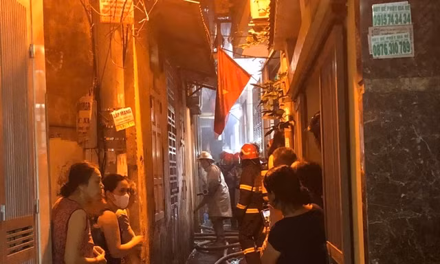 Hà Nội: Cháy nhà trong ngõ nhỏ đường Lạc Long Quân