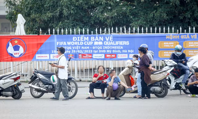 Cổng sân Mỹ Đình vắng, phe vé trận Việt Nam - Indonesia lo sốt vó