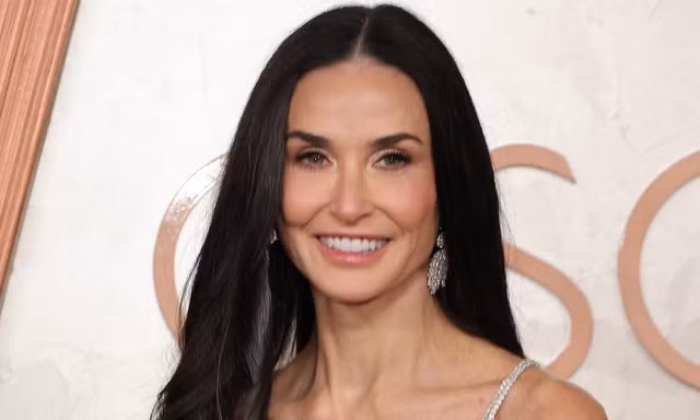 Demi Moore ngậm ngùi trắng tay ở Oscar
