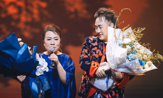 Live show của Trung Quân: Bất ngờ không chỉ ở giọng hát live