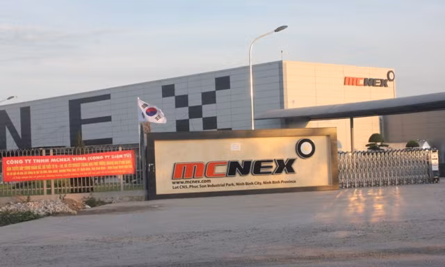 Hơn 400 công nhân có dấu hiệu ngộ độc thức ăn 