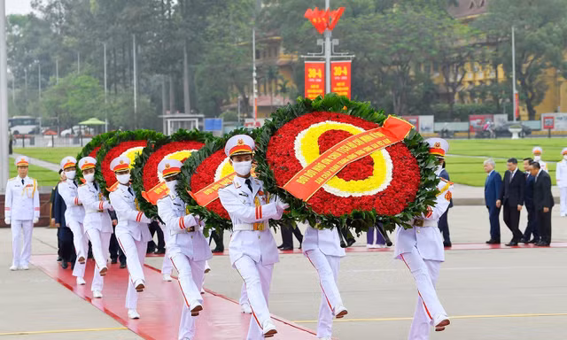 Lãnh đạo Đảng, Nhà nước, Chính phủ vào Lăng viếng Chủ tịch Hồ Chí Minh
