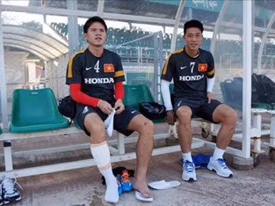 Thanh Hào và Huy Hùng vắng trận đầu