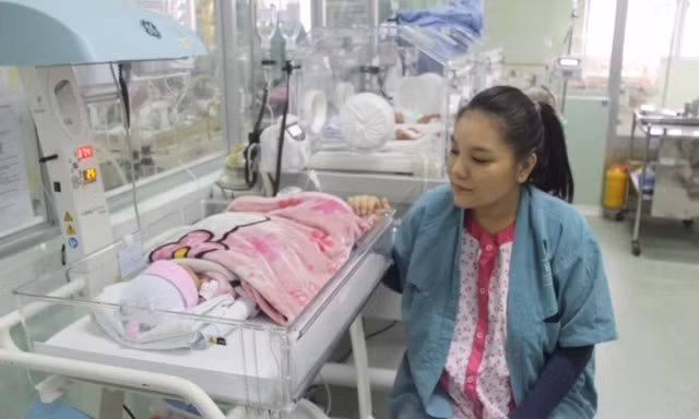 10 phút cứu sống thai nhi bị dây rốn quấn 4 vòng quanh cổ