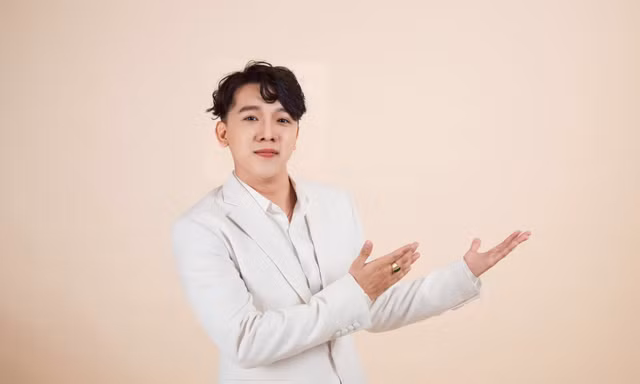Chàng kỹ sư xây dựng đam mê cầm MIC