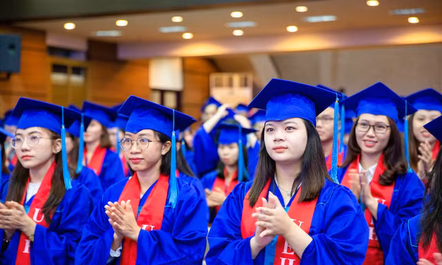 Gần 3.500 sinh viên trường ĐH Kinh tế TP. HCM nhận bằng tốt nghiệp sau dịch COVID-19