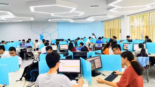 Sinh viên trường ĐH Công nghiệp TP. HCM phải vào lớp học từ 6h30 sáng