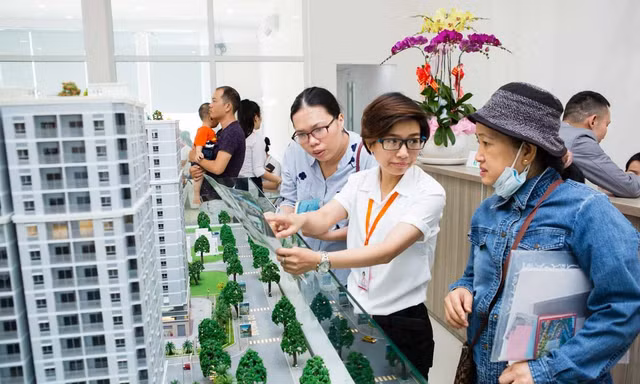 Doanh nghiệp bất động sản chống dịch Covid-19 với một 'cơ thể' yếu ớt