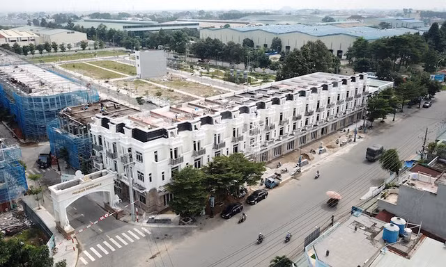 Bất chấp dịch COVID-19, doanh nghiệp địa ốc vẫn rầm rộ đi 'săn ' dự án