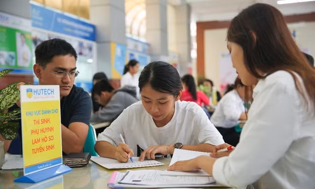 Kỳ thi tốt nghiệp THPT chia làm 2 đợt, thí sinh xét tuyển vào đại học như thế nào?