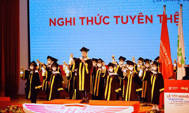 Hơn 97% sinh viên có việc làm trước khi nhận bằng tốt nghiệp