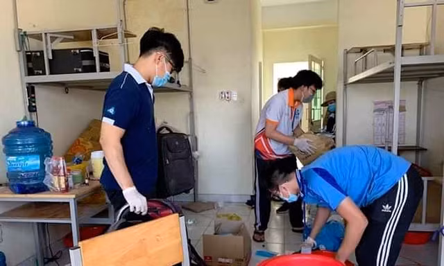 50.000 thùng carton đóng đồ cho sinh viên ký túc đón người cách ly Covid-19