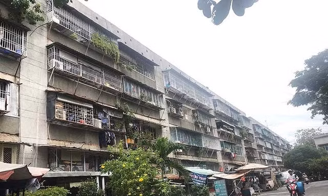 TPHCM yêu cầu sớm xây mới hai chung cư sắp sập