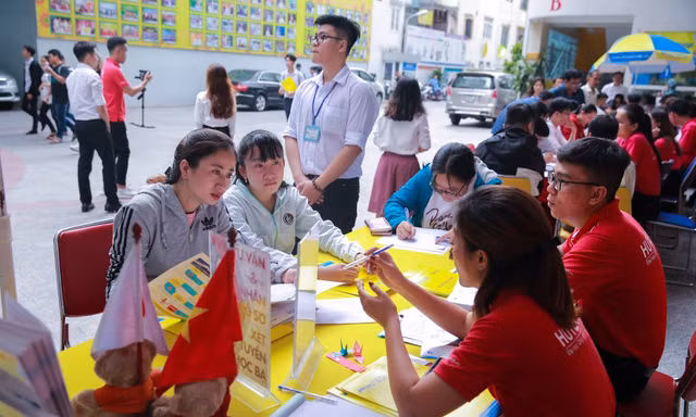 Ngành Kỹ thuật, Sức khỏe xét tuyển cả môn Lịch sử, Địa lý