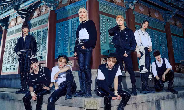 Stray Kids tái xuất: Knet chê âm nhạc "một màu", thành viên Hyunjin bị chỉ trích "mặt dày"
