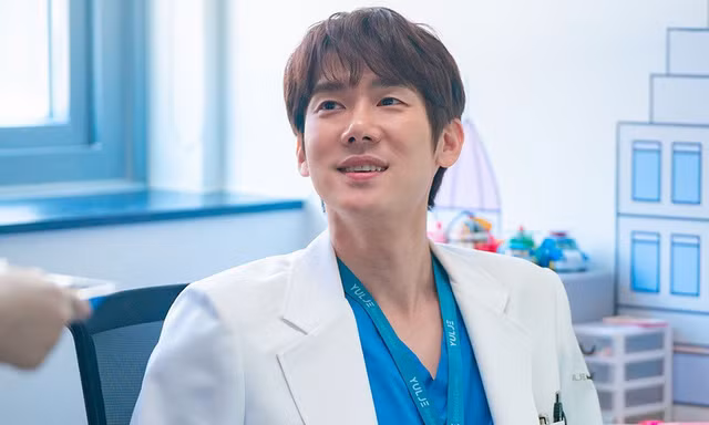 Resident Playbook: Không chỉ "Andrea" Jeong Won, "chú chân dài" sắp lộ diện