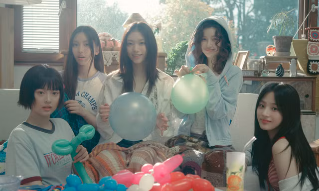 Giữa "tâm bão" HYBE - ADOR, NewJeans tung MV mới ngập hơi thở thanh xuân