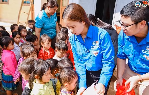 Đoàn trường ĐH Kinh tế Quốc dân: Dự án "Góp gạch xây trường" khánh thành 3 trường tiểu học