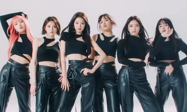 IVE biến sân băng thành sàn runway trong MV "I AM", liệu có đủ sức soán ngôi "Kitsch"?