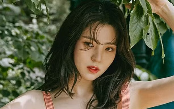 Han So Hee - "Tiểu Song Hye Kyo" có tuổi thơ bất hạnh, thành công đi kèm tai tiếng