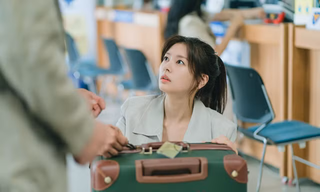 Jung So Min: Từ thủ khoa diễn xuất đến "nữ hoàng rom-com" hack tuổi
