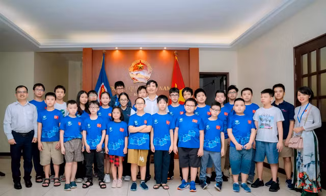 AIMO 2025: Lần đầu tiên trí tuệ nhân tạo "chấm thi" toán quốc tế tại Việt Nam