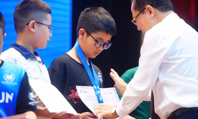 AIMO 2025: Hơn 300 thí sinh ẵm huy chương, teen sẵn sàng "tung bay" đấu trường quốc tế