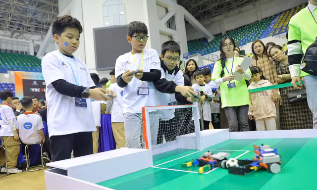 Sôi động không khí Chung kết VSAR 2024: Thí sinh tự tin thi đấu, bại không nản