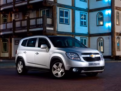 GM Việt Nam ra mắt dòng xe limousine gia đình thế hệ mới