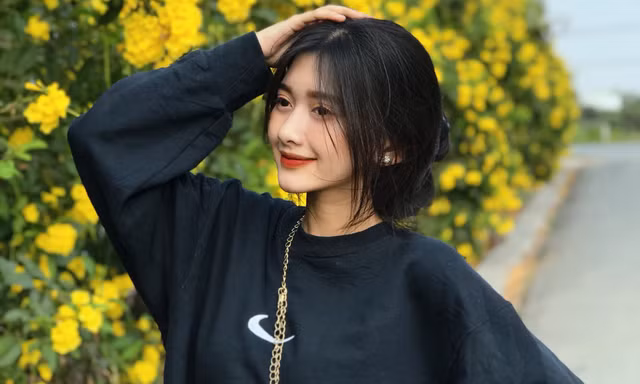 Cô gái xinh đẹp 17 tuổi: Hạnh phúc với những đồng tiền làm ra nhờ đam mê mẫu ảnh