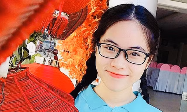 Nữ sinh Quảng Trị 15 tuổi thông thạo 7 thứ tiếng là quán quân cuộc thi lồng tiếng