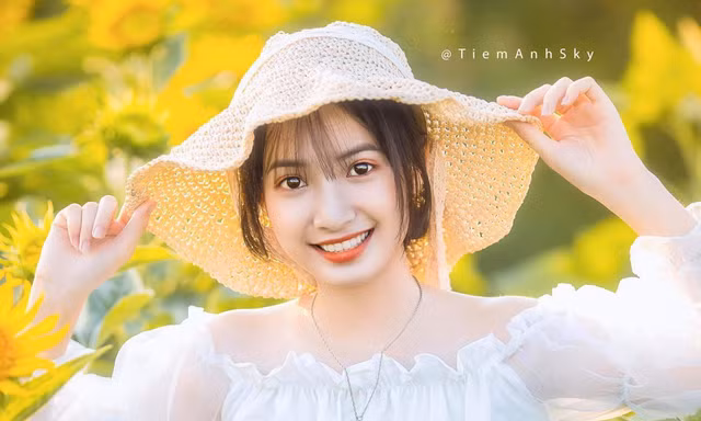 Vẻ đẹp trong veo tựa ‘nàng thơ’ của nữ sinh trường Cao đẳng Sư phạm Trung ương