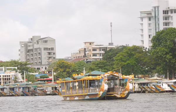 Sông Hương hôm nay: ngột ngạt và quá tải