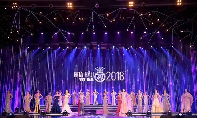 Mới khai hội, đêm chung khảo phía Nam hoành tráng đến choáng ngợp