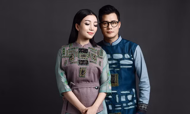 Quang Dũng bất ngờ làm người mẫu áo dài bên Phạm Thu Hà