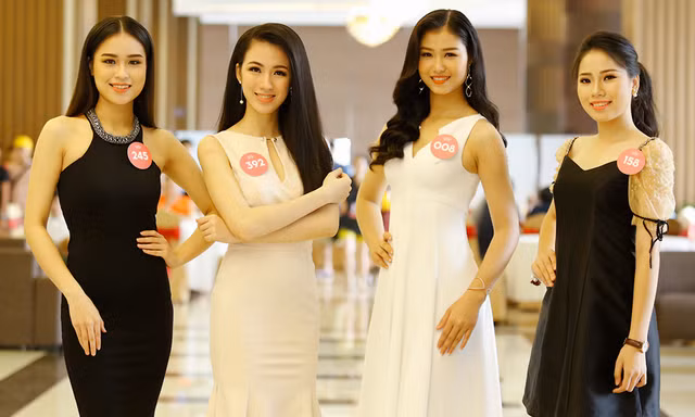 Ngắm thí sinh HHVN rạng rỡ với đầm cocktail