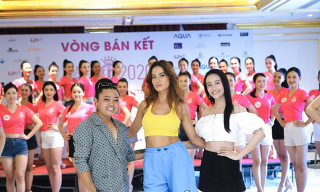 Biên đạo catwalk Crazy Nhóc, huấn luyện catwalk Như Vân, biên đạo đồng diễn Kim Anh. Ảnh: Trọng Tài.