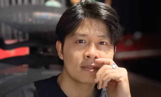 Showbiz 1/6: Nguyễn Văn Chung bán 2 triệu đồng một bài hát